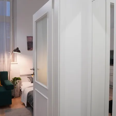 Quiet Cozy In The Center