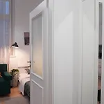 Quiet Cozy In The Center